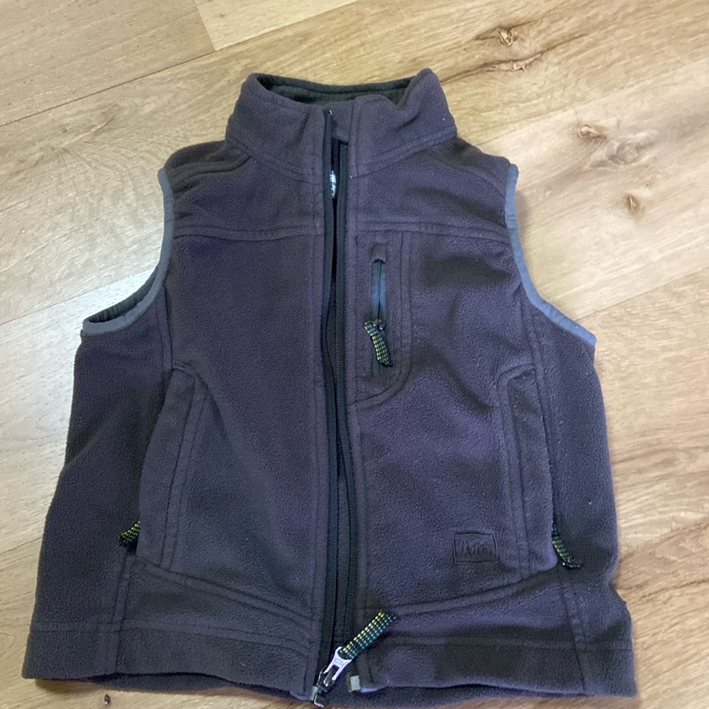 REI vest boy size xxs 4-5 years old